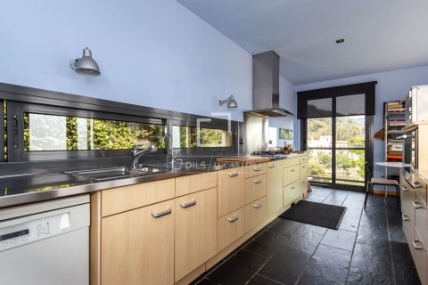 Villa de 4 dormitorios en venta en Barcelona, Cataluña, Spain № 4405 - foto 18