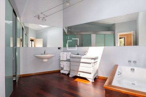 Villa de 4 dormitorios en venta en Barcelona, Cataluña, Spain № 4405 - foto 24