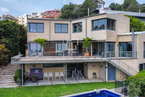 Villa de 4 dormitorios en venta en Barcelona, Cataluña, Spain № 4405