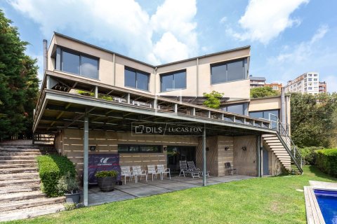 Villa de 4 dormitorios en venta en Barcelona, Cataluña, Spain № 4405 - foto 9
