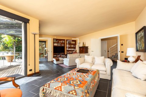 Villa de 4 dormitorios en venta en Barcelona, Cataluña, Spain № 4405 - foto 11