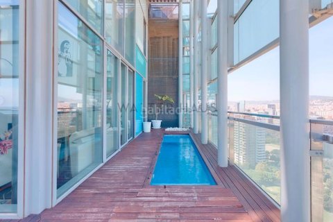 Ático de 3 dormitorios en venta en Sant Martí, Barcelona, Cataluña, Spain № 2236 - foto 3