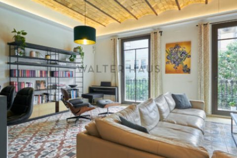 Apartamento de 3 dormitorios en venta en Eixample, Barcelona, Cataluña, Spain № 2235
