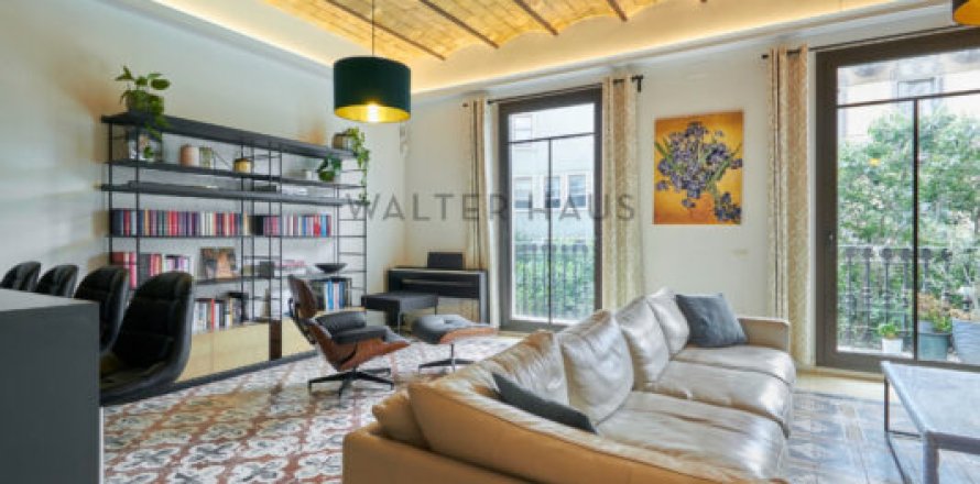 Apartamento de 3 dormitorios en venta en Eixample, Barcelona, Cataluña, Spain № 2235