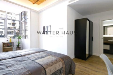 Apartamento de 3 dormitorios en venta en Eixample, Barcelona, Cataluña, Spain № 2235 - foto 10