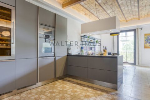 Apartamento de 3 dormitorios en venta en Eixample, Barcelona, Cataluña, Spain № 2235 - foto 2
