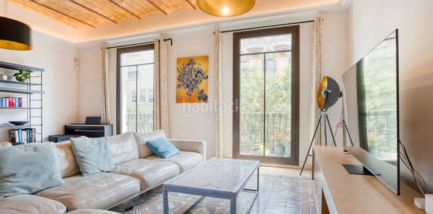 Apartamento de 3 dormitorios en venta en Eixample, Barcelona, Cataluña, Spain № 2234