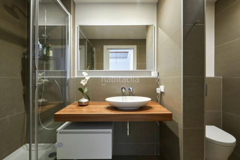 Apartamento de 3 dormitorios en venta en Eixample, Barcelona, Cataluña, Spain № 2234 - foto 15