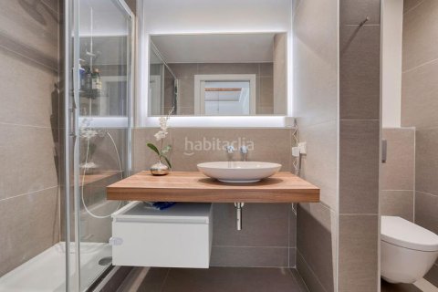 Apartamento de 3 dormitorios en venta en Eixample, Barcelona, Cataluña, Spain № 2234 - foto 27