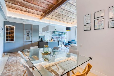 Apartamento de 3 dormitorios en venta en Eixample, Barcelona, Cataluña, Spain № 2234 - foto 7