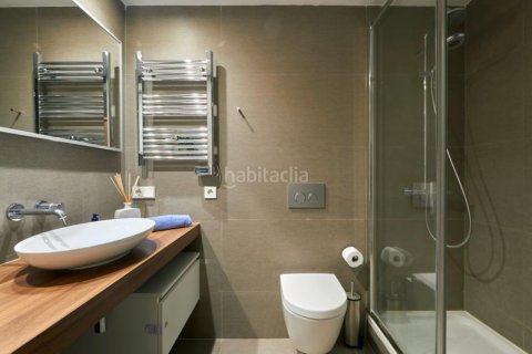 Apartamento de 3 dormitorios en venta en Eixample, Barcelona, Cataluña, Spain № 2234 - foto 16