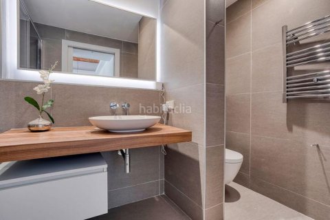 Apartamento de 3 dormitorios en venta en Eixample, Barcelona, Cataluña, Spain № 2234 - foto 29