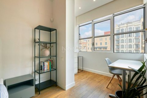 Apartamento de 3 dormitorios en venta en Eixample, Barcelona, Cataluña, Spain № 2234 - foto 12