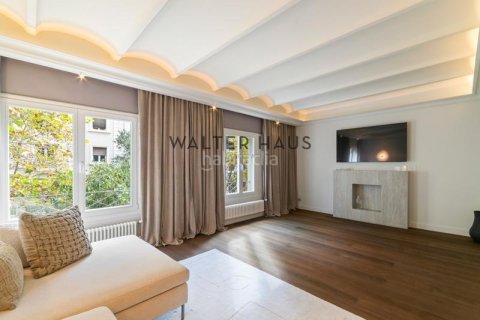 3 bedrooms apartment for sale in Eixample, Barcelona, Catalonia, Spain № 2233 - photo 3