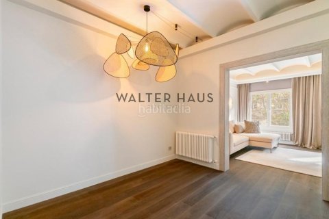 3 bedrooms apartment for sale in Eixample, Barcelona, Catalonia, Spain № 2233 - photo 9