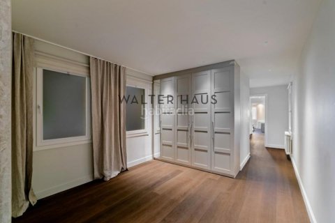 3 bedrooms apartment for sale in Eixample, Barcelona, Catalonia, Spain № 2233 - photo 23