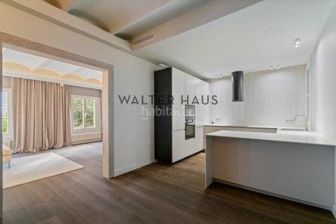 Apartamento de 3 dormitorios en venta en Eixample, Barcelona, Cataluña, Spain № 2233