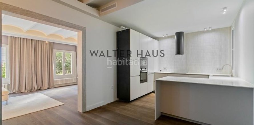 3 bedrooms apartment for sale in Eixample, Barcelona, Catalonia, Spain № 2233