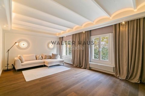3 bedrooms apartment for sale in Eixample, Barcelona, Catalonia, Spain № 2233 - photo 2