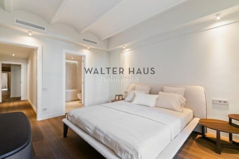 3 bedrooms apartment for sale in Eixample, Barcelona, Catalonia, Spain № 2233 - photo 13