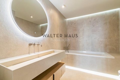 3 bedrooms apartment for sale in Eixample, Barcelona, Catalonia, Spain № 2233 - photo 17