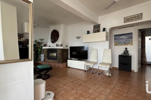 Сasa de 3 dormitorios en venta en Roses, Gerona, Cataluña, Spain № 4953 - foto 16