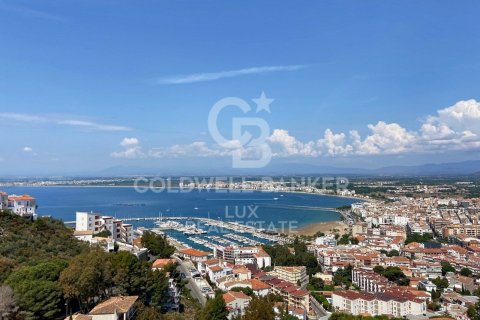 Сasa de 4 dormitorios en venta en Roses, Gerona, Cataluña, Spain № 6010