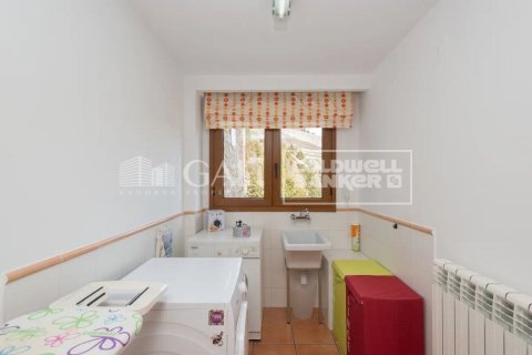 Villa de 5 dormitorios en venta en Principado De Andorra (Ninguna Poblacion Tiene C.P.), Lérida, Cataluña, Spain № 6006 - foto 11
