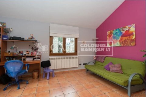 Villa de 5 dormitorios en venta en Principado De Andorra (Ninguna Poblacion Tiene C.P.), Lérida, Cataluña, Spain № 6006 - foto 9