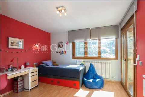 Villa de 5 dormitorios en venta en Principado De Andorra (Ninguna Poblacion Tiene C.P.), Lérida, Cataluña, Spain № 6006 - foto 8