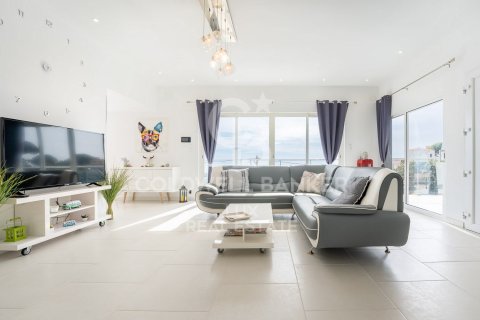 Купить виллу в Розы, Испания с 5 спален, 240м², № 5659 - фото 5
