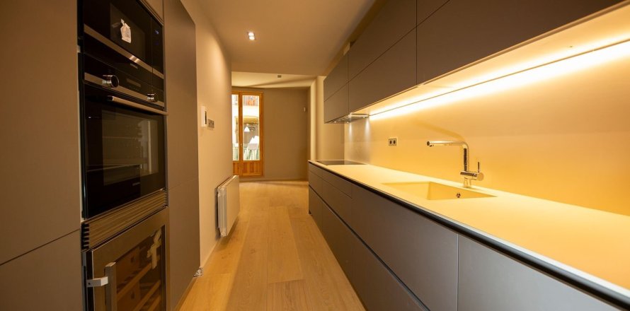 Apartamento de 2 dormitorios en venta en Ciudad Vieja, Barcelona, Cataluña, Spain № 2464