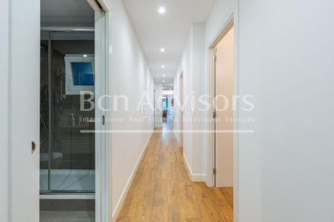 Apartamento de 3 dormitorios en venta en Eixample, Barcelona, Cataluña, Spain № 2913 - foto 30