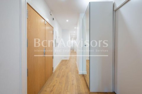 Apartamento de 3 dormitorios en venta en Eixample, Barcelona, Cataluña, Spain № 2913 - foto 21