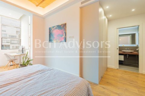 Apartamento de 3 dormitorios en venta en Eixample, Barcelona, Cataluña, Spain № 2913 - foto 25