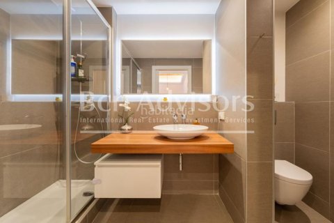Apartamento de 3 dormitorios en venta en Eixample, Barcelona, Cataluña, Spain № 2913 - foto 26