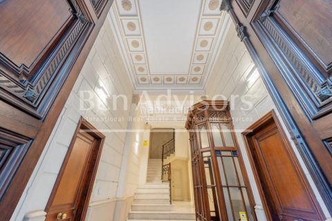 Apartamento de 3 dormitorios en venta en Eixample, Barcelona, Cataluña, Spain № 2913 - foto 8