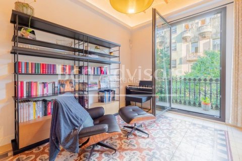 Apartamento de 3 dormitorios en venta en Eixample, Barcelona, Cataluña, Spain № 2913 - foto 13