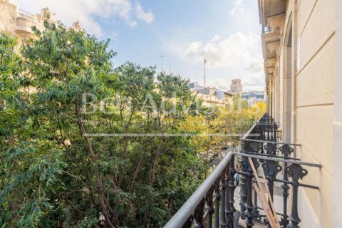 Apartamento de 3 dormitorios en venta en Eixample, Barcelona, Cataluña, Spain № 2913 - foto 12