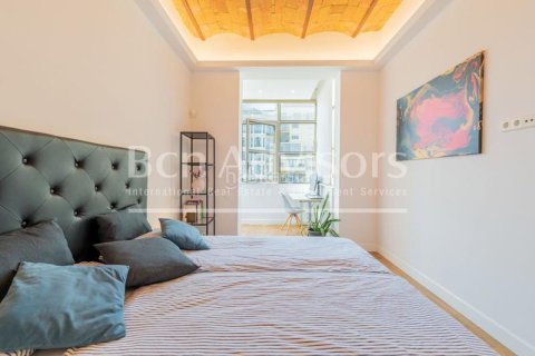 Apartamento de 3 dormitorios en venta en Eixample, Barcelona, Cataluña, Spain № 2913 - foto 23