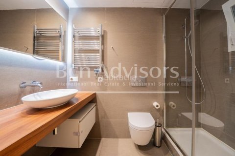 Apartamento de 3 dormitorios en venta en Eixample, Barcelona, Cataluña, Spain № 2913 - foto 4