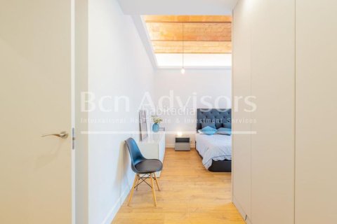 Apartamento de 3 dormitorios en venta en Eixample, Barcelona, Cataluña, Spain № 2913 - foto 29