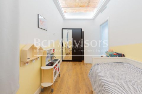 Apartamento de 3 dormitorios en venta en Eixample, Barcelona, Cataluña, Spain № 2913 - foto 2