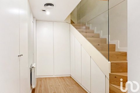 Сasa de 3 dormitorios en venta en Barcelona, Cataluña, Spain № 4973 - foto 14