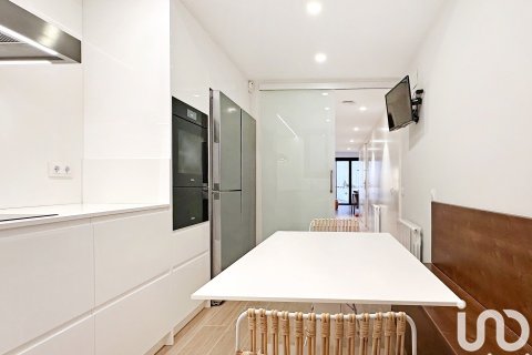 Сasa de 3 dormitorios en venta en Barcelona, Cataluña, Spain № 4973 - foto 13