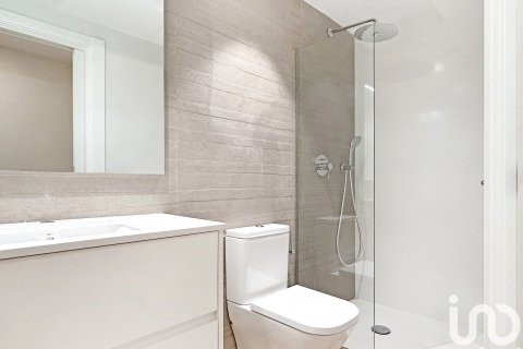 Сasa de 3 dormitorios en venta en Barcelona, Cataluña, Spain № 4973 - foto 16