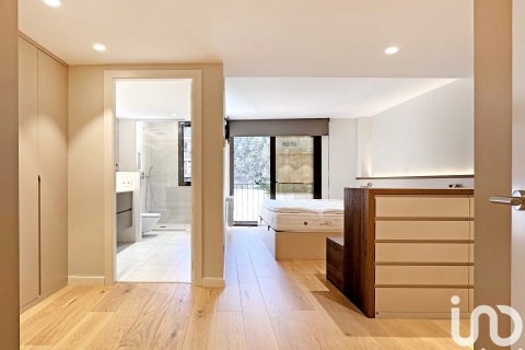 Сasa de 3 dormitorios en venta en Barcelona, Cataluña, Spain № 4973 - foto 21