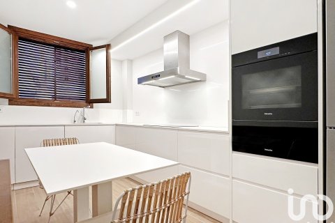 Сasa de 3 dormitorios en venta en Barcelona, Cataluña, Spain № 4973 - foto 12