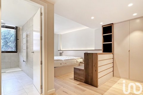 Сasa de 3 dormitorios en venta en Barcelona, Cataluña, Spain № 4973 - foto 22