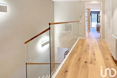 Сasa de 3 dormitorios en venta en Barcelona, Cataluña, Spain № 4973 - foto 20